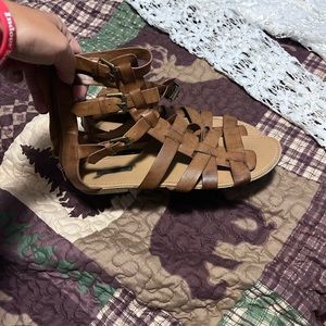 Sandals size 9